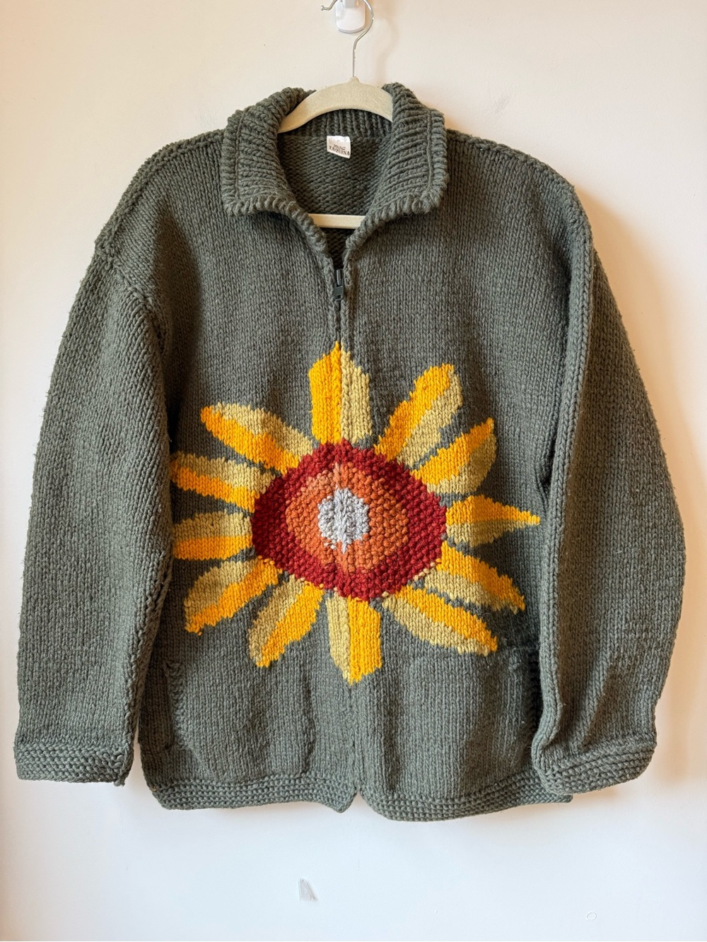 Chunky wool sweater front zip pockets multicolor flower detail front and back